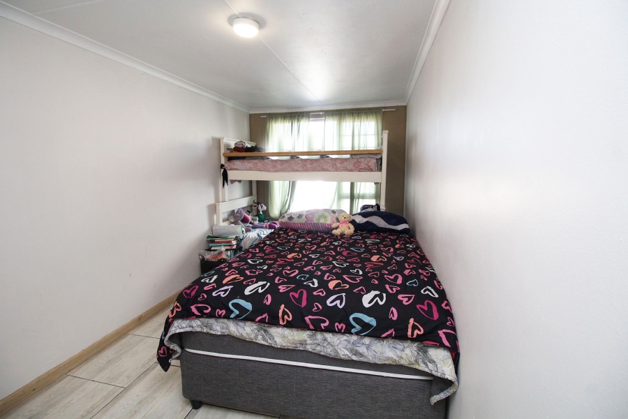 2 Bedroom Property for Sale in Middedorp Western Cape